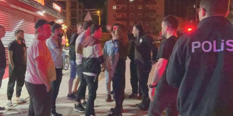 Arbedeyi ayırmaya gelen polislere akın: 2’si polis 3 yaralı