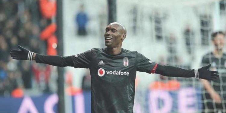Atiba Hutchinson futbolu bıraktı