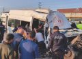 Atletleri taşıyan minibüs kamyona çarptı: Meyyit ve yaralılar var