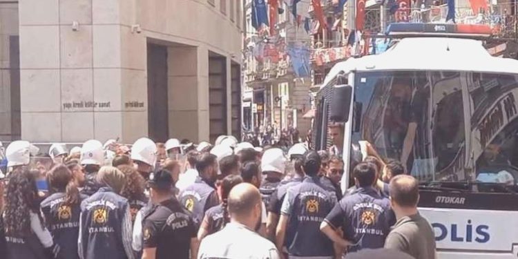 AYM kararına karşın müdahale sürüyor… Cumartesi Anneleri’ne 950. haftada da gözaltı!