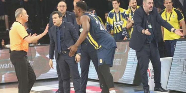 Aytuğ Ekti hakemliği bıraktı