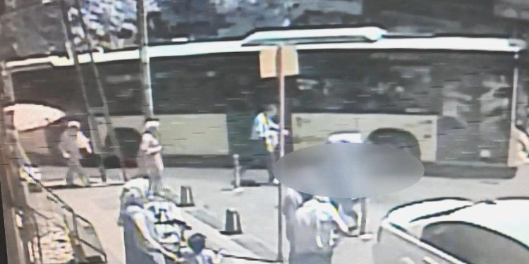 Bağcılar’da Koşarak İETT Otobüsüne Binmek İsterken Tekerleğin Altında Kalarak Ezildi