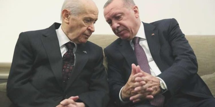 Bahçeli’nin ‘100 vilayet, bin ilçe’ önerisi AKP’nin gündeminde