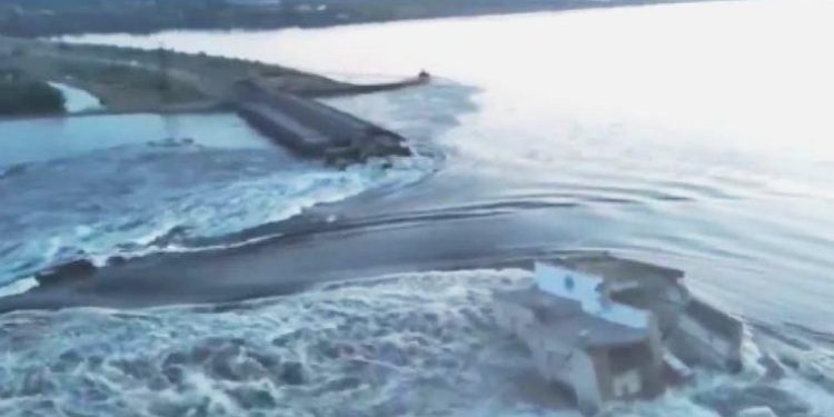 Barajı patlattılar: Yerleşim yerleri için su baskını alarmı verilirken siviller nakledildi, buğday fiyatları arttı