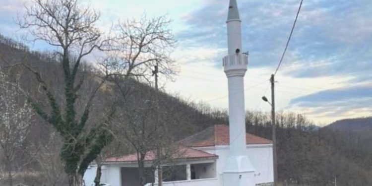 Batı Trakya’da mescide giren saldırgan Kuran yırttı