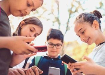 Bir ülke çocukların toplumsal medya erişiminde değişikliğe gitti