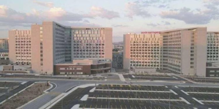 Birinci afette sınıfta kaldı: ‘5 yıldızlı otel konforunda’ diye tanıtılan Etlik Kent Hastanesi’ni su bastı