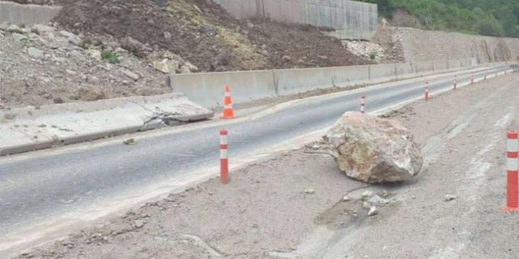 Bolu’da heyelan: Ankara-Zonguldak istikameti tek taraflı trafiğe kapatıldı