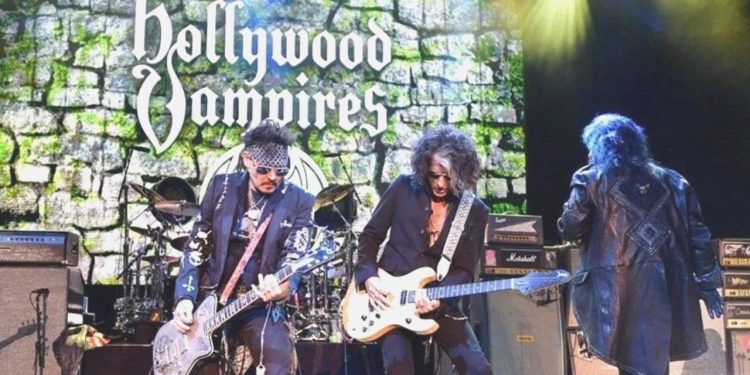 Bugün duyurdular…. Johnny Depp İstanbul konserinin gelirini depremzedelere bağışlayacak