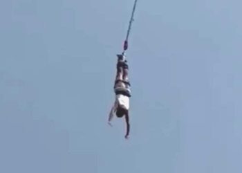 Bungee Jumping yaparken ip koptu