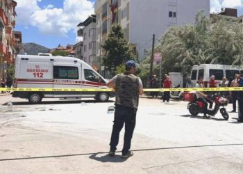 Burdur’da dehşet anları: Asker olduğu sav edilen bir kişi akaryakıtla kendini yaktı