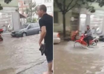 Bursa’da sağanak tesirli oldu: Sokaklar göle döndü