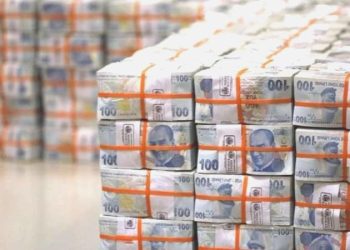 Bütçe faize çalıştı