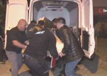 Büyükçekmece’de bir bayan meskeninin banyosunda boğazından bıçaklanmış halde meyyit olarak bulundu