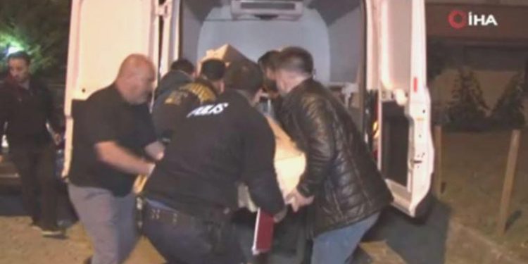 Büyükçekmece’de bir bayan meskeninin banyosunda boğazından bıçaklanmış halde meyyit olarak bulundu