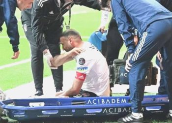 Cenk Tosun 2 ay yok!