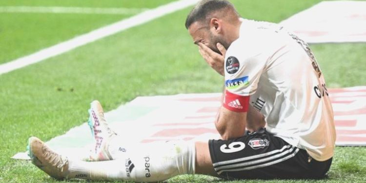 Cenk Tosun’dan Beşiktaş’a makus haber