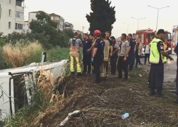Cezaevi nakil aracı şarampole devrildi: Çok sayıda asker yaralı