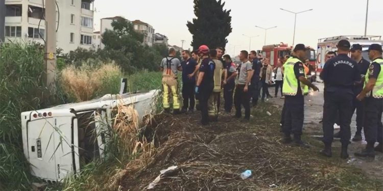 Cezaevi nakil aracı şarampole devrildi: Çok sayıda asker yaralı