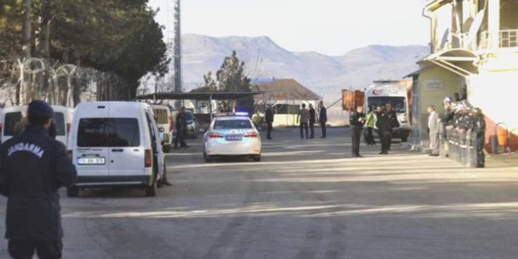 Cezaevinde isyan ihbarı grupları harekete geçirdi