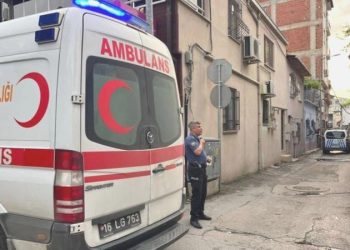 Cezaevinden çıktı, üvey babası ve annesini bıçakladı