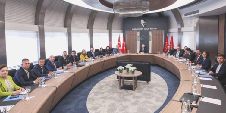 CHP’de yeni MYK birinci sefer toplandı