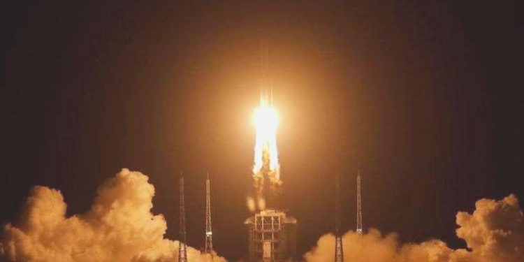 Çin tek roketle 41 uydu fırlatarak bir rekora imza attı