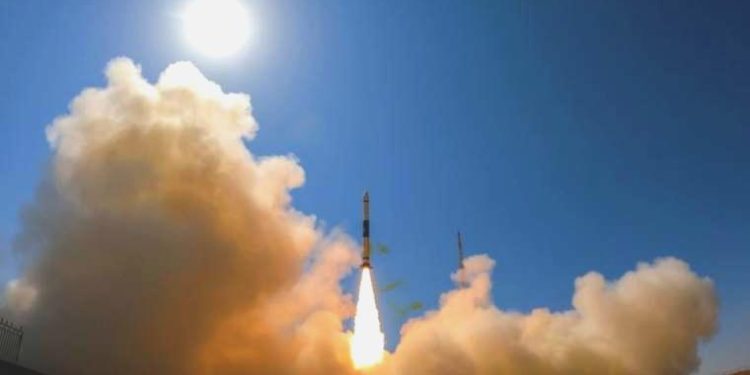 Çin yeni uydusunu Kuaizhou-1A roketiyle uzaya gönderdi