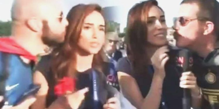 CNN TÜRK muhabirini öpmelere doyamadılar!