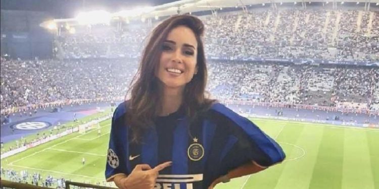 CNN Türk spikeri Damla Uğurtürk kimdir? Damla Uğurtürk kaç yaşında? Damla Uğurtürk hangi kanallarda çalıştı?