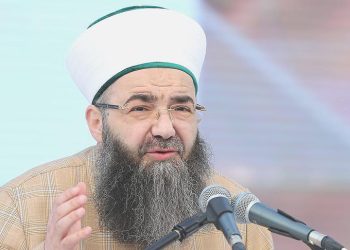 Cübbeli Ahmet: İki Erkeğin Tokalaşmasında Tehlike Var, Baktın Elini Bırakmıyor…