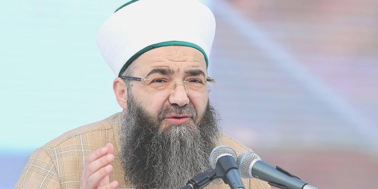 Cübbeli Ahmet: İki Erkeğin Tokalaşmasında Tehlike Var, Baktın Elini Bırakmıyor…