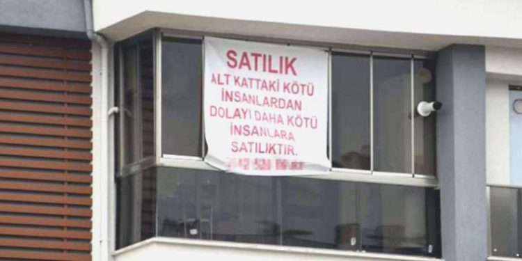 ‘Daha makûs insanlara satılıktır’ yazısı mahkeme kararıyla kaldırıldı