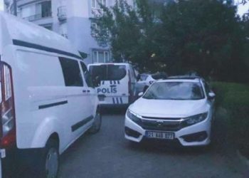 Dehşet veren olay: Annesi ve kız kardeşini odaya kilitleyip, babasının boğazını kesti