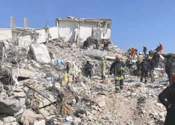 Depremzedelerin eşyalarına el koydular: Yıkım takımlarının hali alaycı