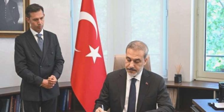 Dışişleri Bakanı Hakan Fidan, yeni büyükelçilere vazifelerini bildiri etti