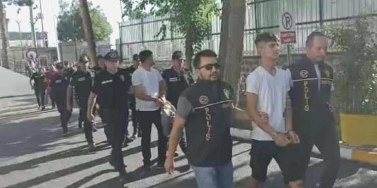Diyarbakır’da cürüm makinelerine ‘eksen operasyonu’: 15 gözaltı