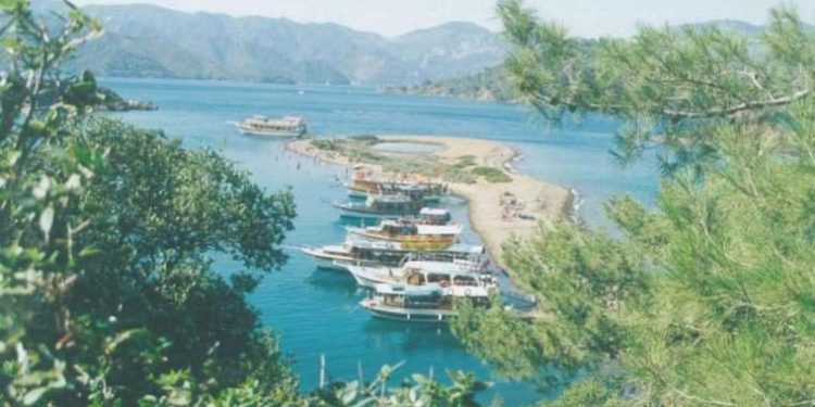 Doğal sit alanına yat limanı