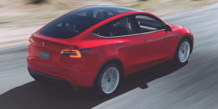 Dolar fırladı, Tesla Model Y’nin Türkiye fiyatına büyük artırım geldi