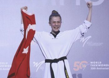 Dünya Tekvando Şampiyonu Merve Dinçel, Madalyasını Pes Etmeyen Bayanlara Armağan Etti