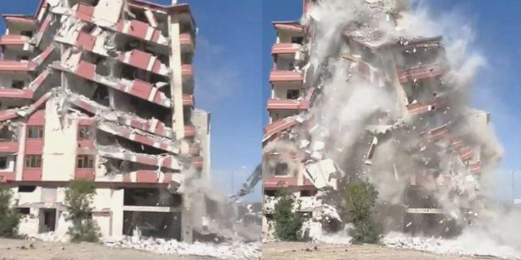 Elazığ’da ağır hasarlı bina, tek dokunuşla yerle bir oldu