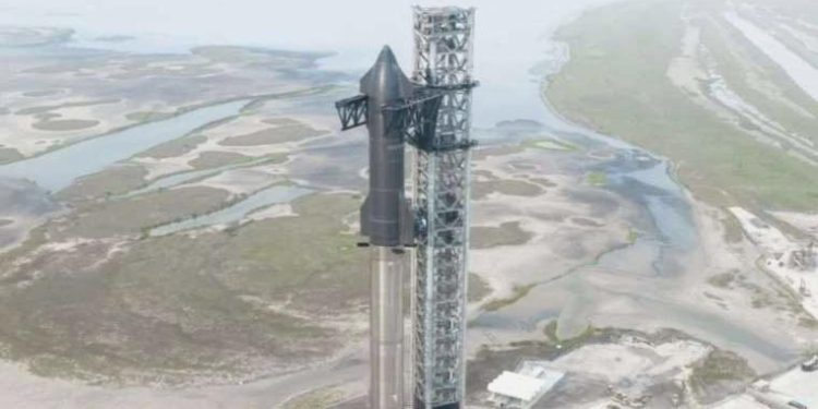 Elon Musk, Starship roketinin fırlatılması için tarih açıkladı