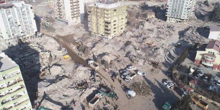 En az 4 bin 500 şahsa mezar olmuştu… Ebrar Sitesi’nin müteahhitlerinden Tevfik Tepebaşı tutuklandı