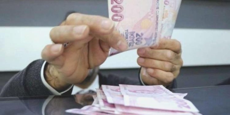 En düşük aylıkta eşitlenen emekli ile tıpkı yazgısı yaşamak istemiyorlar: Memur kademe istedi