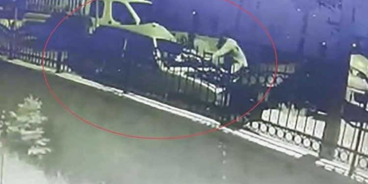 Erzurum’da araba park halindeki kamyonete çarptı: 1 meyyit, 1 yaralı