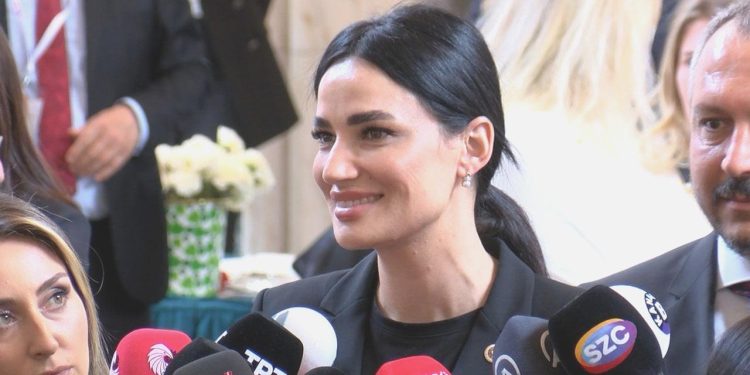 Eski Türkiye Hoşu Milletvekili Kaydını Yaptırdı