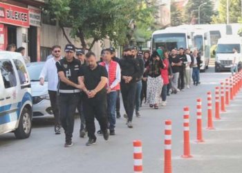 Eskişehir merkezli ikinci el araba dolandırıcılığı operasyonu: 28 gözaltı