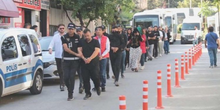 Eskişehir merkezli ikinci el araba dolandırıcılığı operasyonu: 28 gözaltı