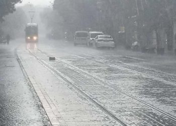Eskişehir’de şiddetli sağanak ve dolu tesirli oldu: Hayatı olumsuz etkiledi