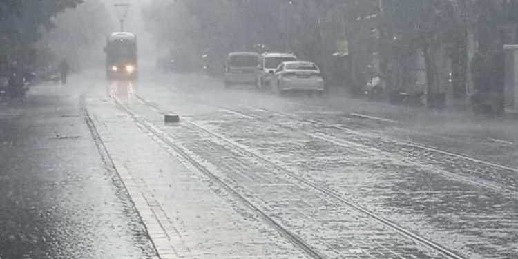 Eskişehir’de şiddetli sağanak ve dolu tesirli oldu: Hayatı olumsuz etkiledi